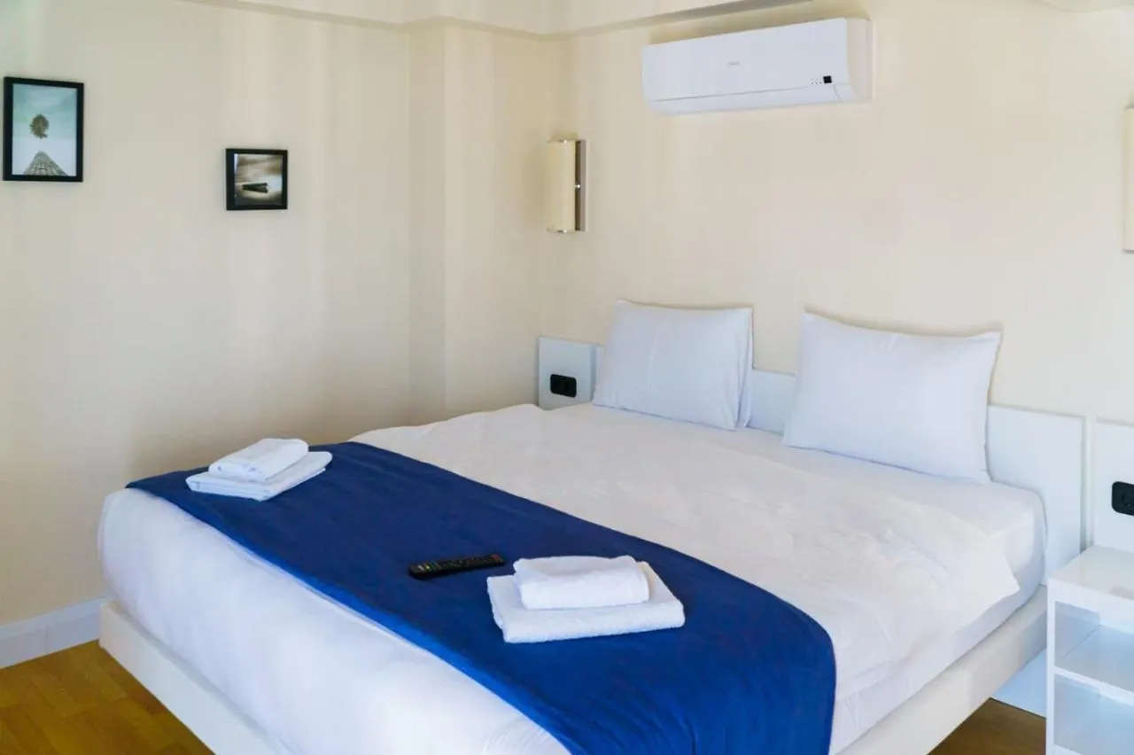 アパートホテル Apart Hotel Royal Sunset Batumi Sea-View Resort グルジア
